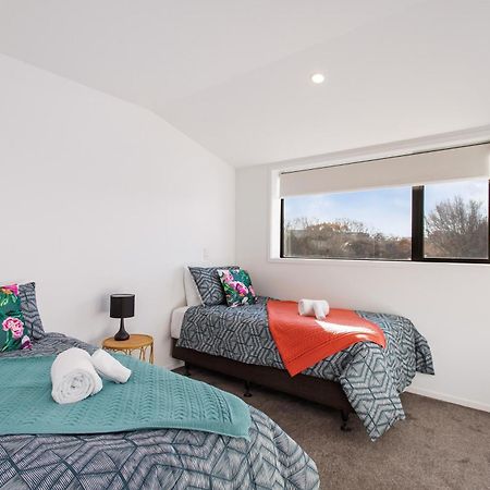 Penthouse Apartment Scenic Views-Spacious 2Br Christchurch Eksteriør bilde